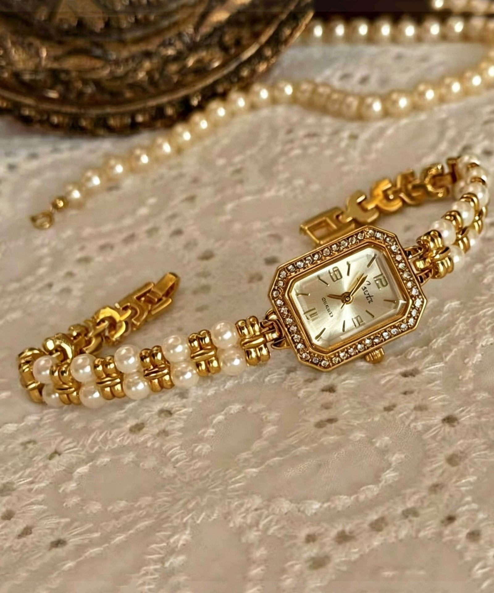 Dames Horloge Met Parel en Zirkoon Details 0