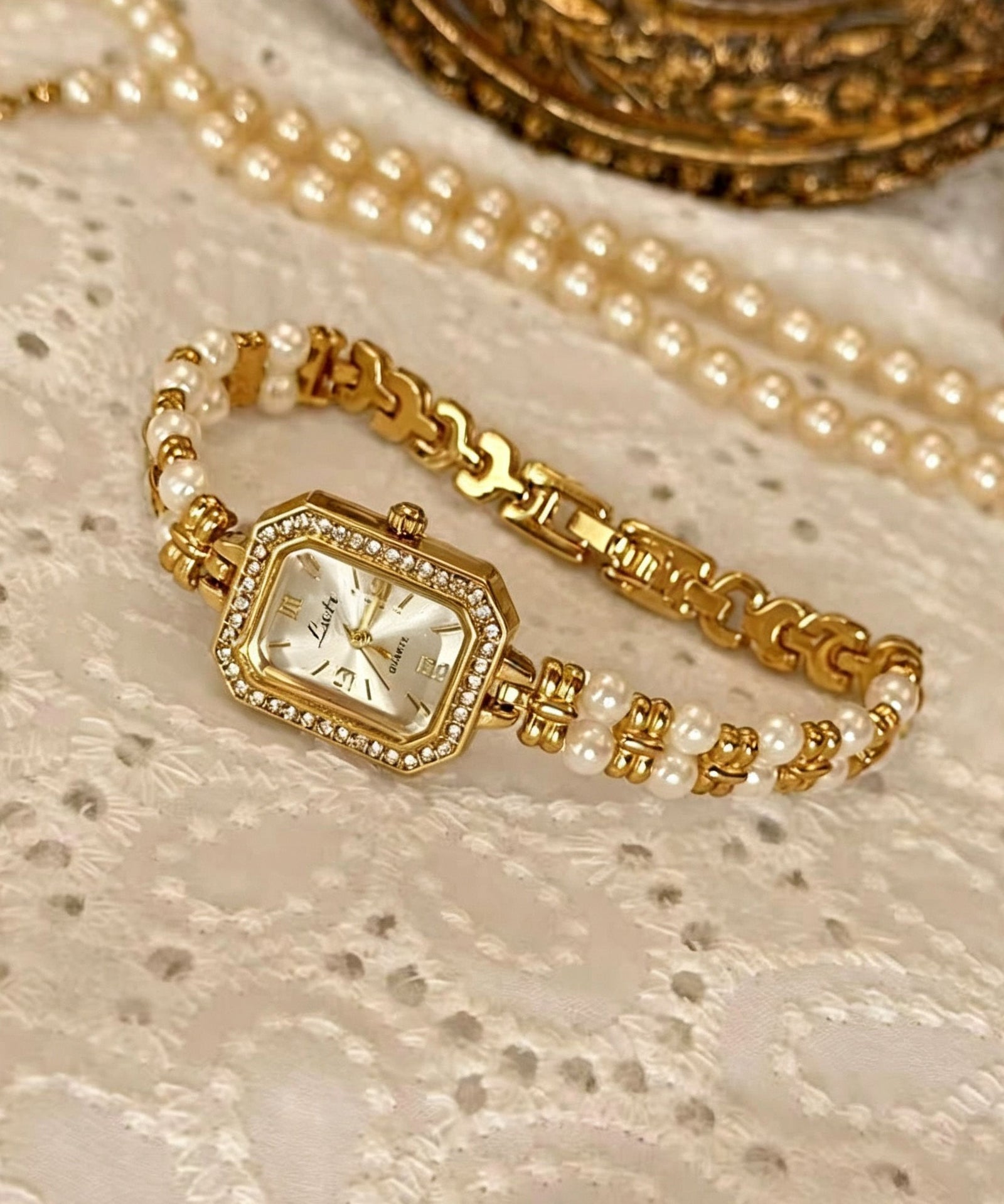 Dames Horloge Met Parel en Zirkoon Details 1