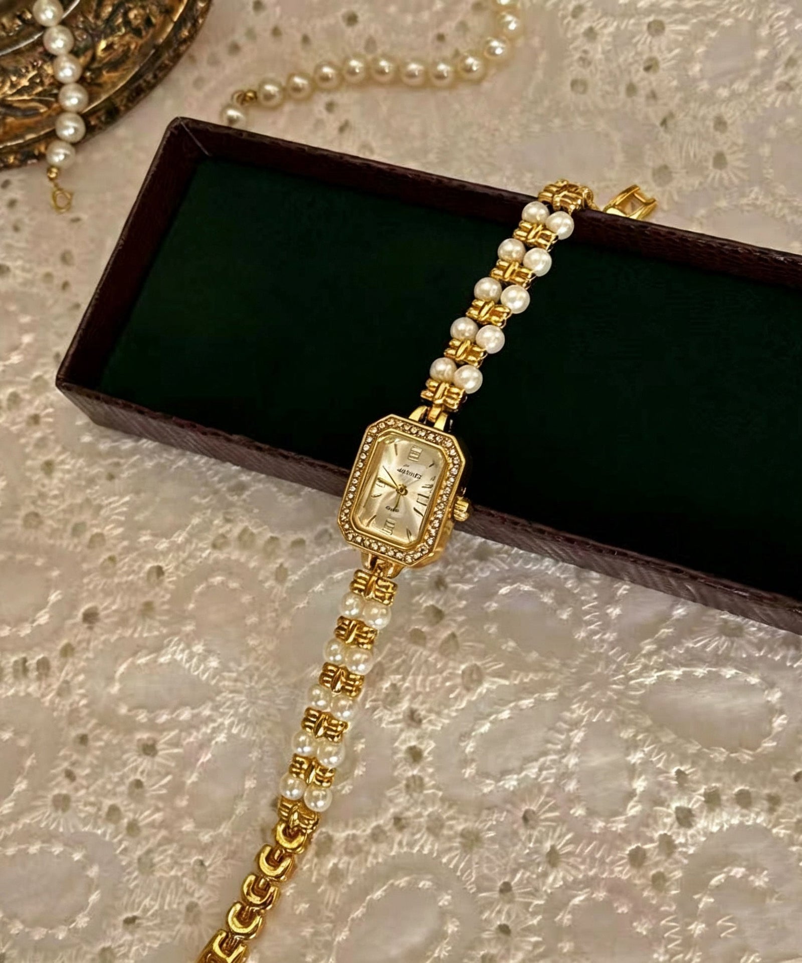 Dames Horloge Met Parel en Zirkoon Details 2