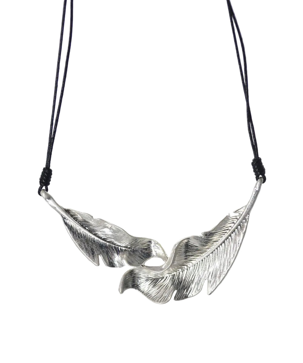 Dames Ketting Met Metalen Veer Hanger en Leren Touw 1