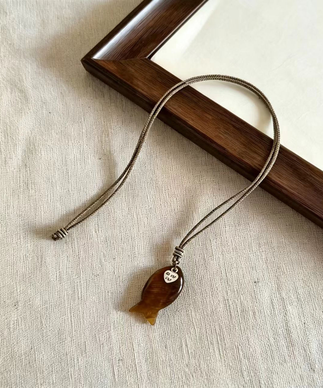 Dames Ketting Met Tijgeroog Hanger En Vis Motief Stylish Accessoire 4