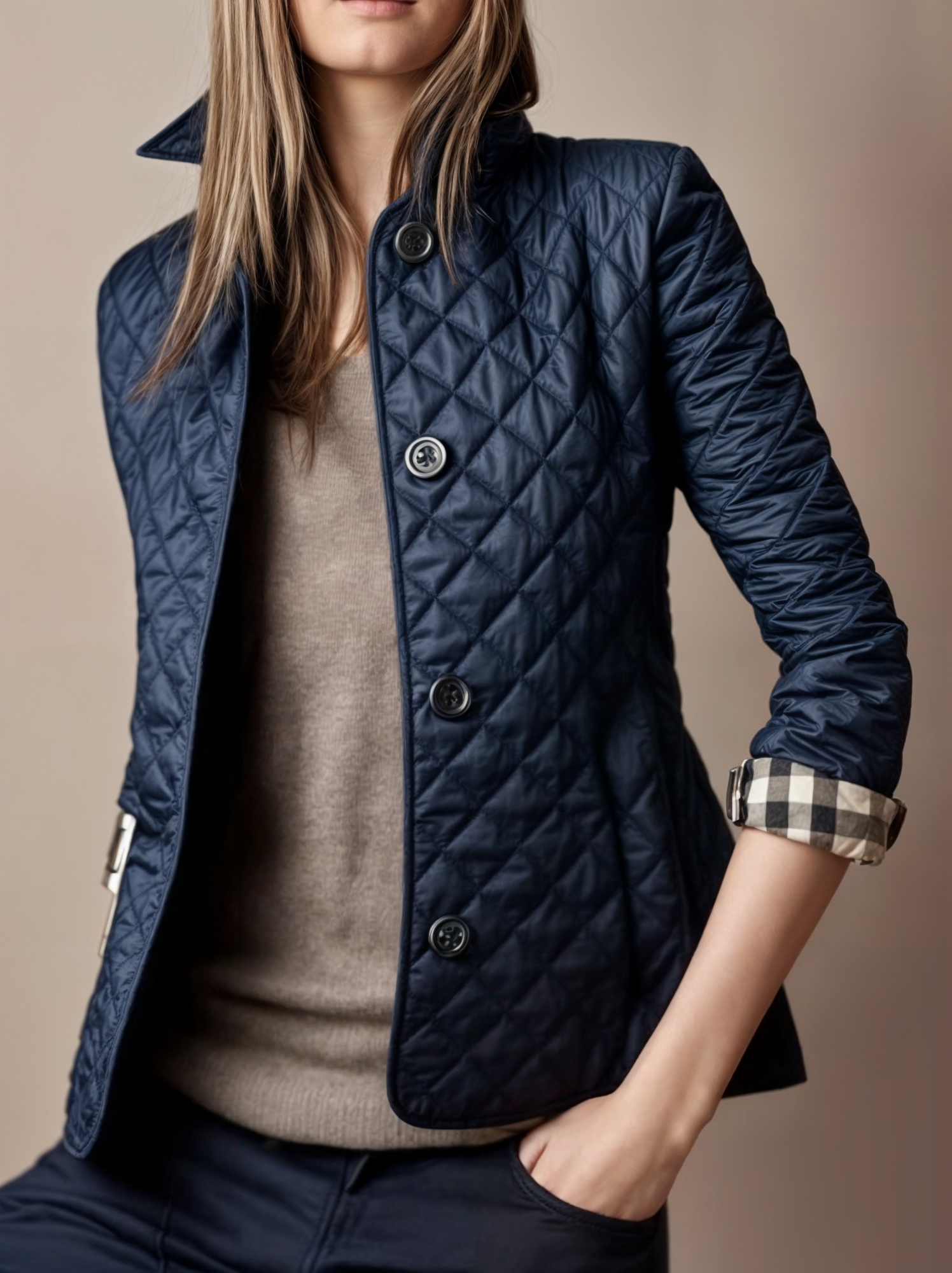 Gewatteerd damesjack met omgeslagen kraag