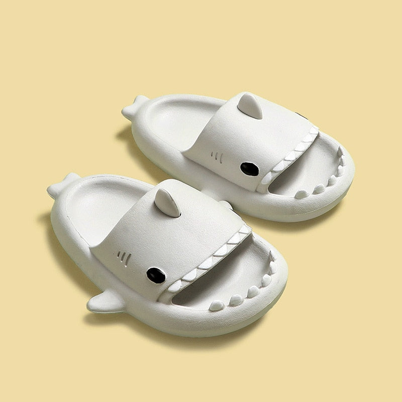 Baby en kinder slippers met haai