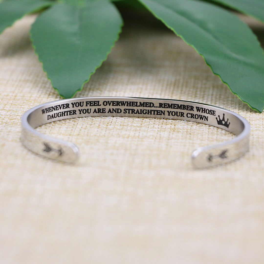 Onthoud wiens dochter je bent en zet je kroon recht | Armband