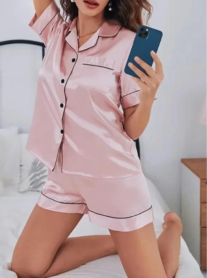 Minimalistische nachtkledingset voor dames