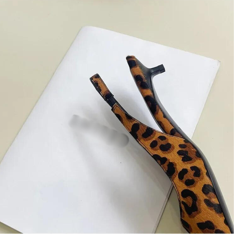 Luipaard Puntige Hakken