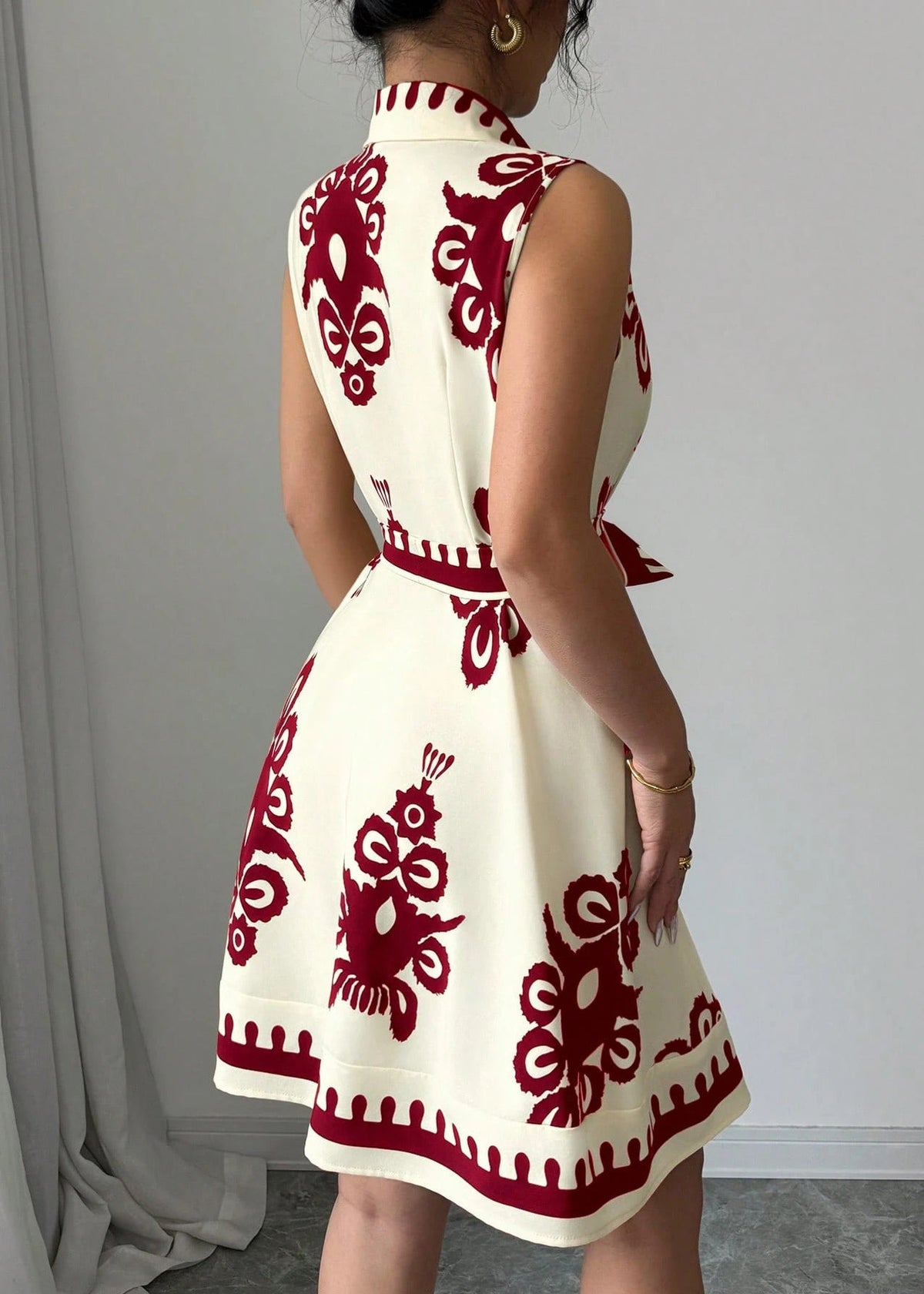Dames Dagjurk Met Tailleprint En Stropdasdetail 3