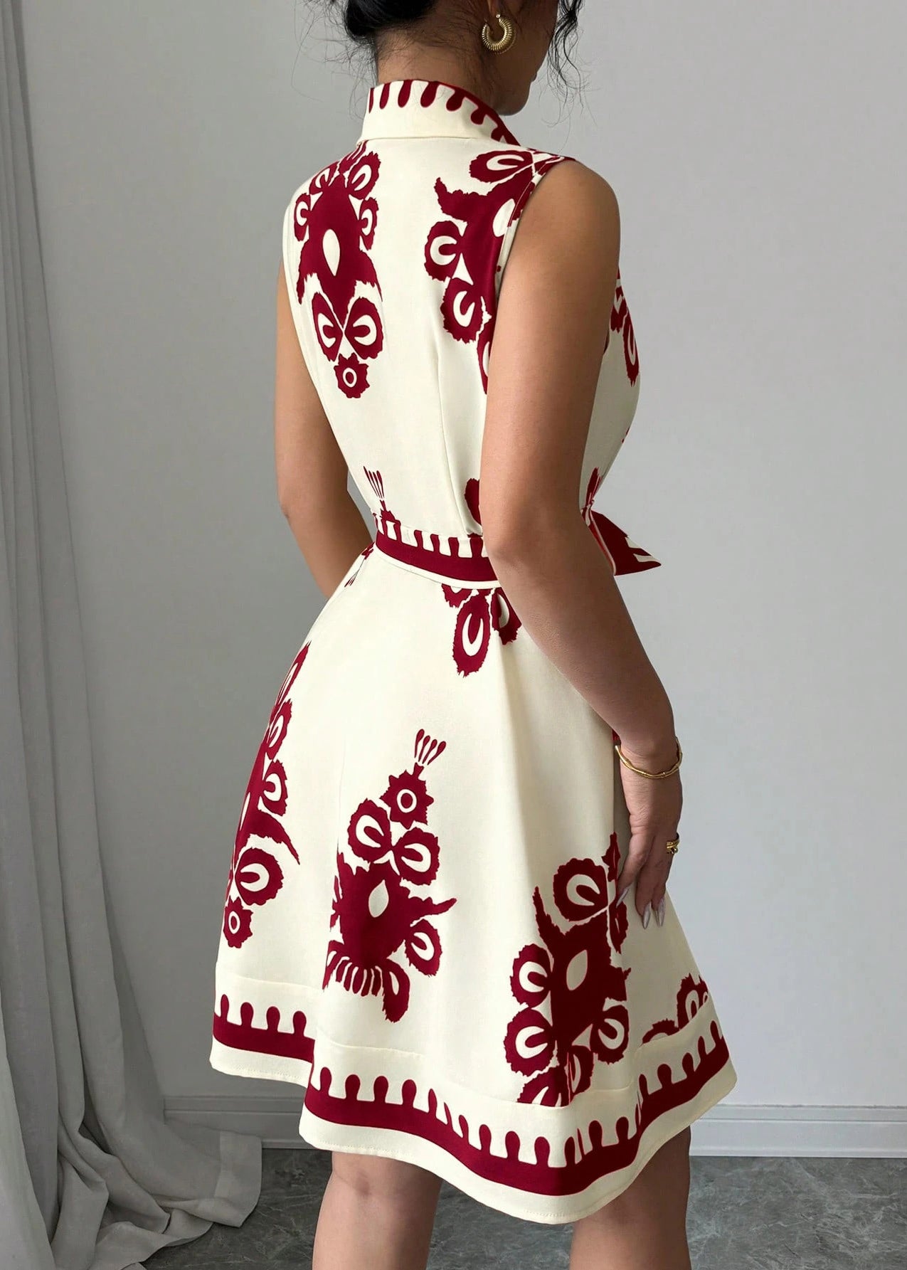 Dames Dagjurk Met Tailleprint En Stropdasdetail 3