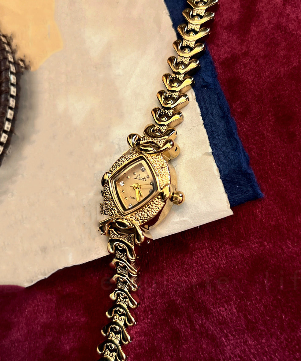 Dames Horloge Goudkleurig Met Zirkoon Accenten Tijdloos Design 3