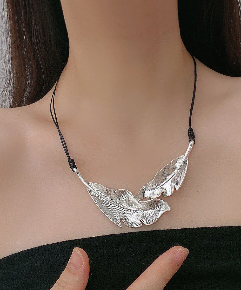 Dames Ketting Met Metalen Veer Hanger en Leren Touw 2