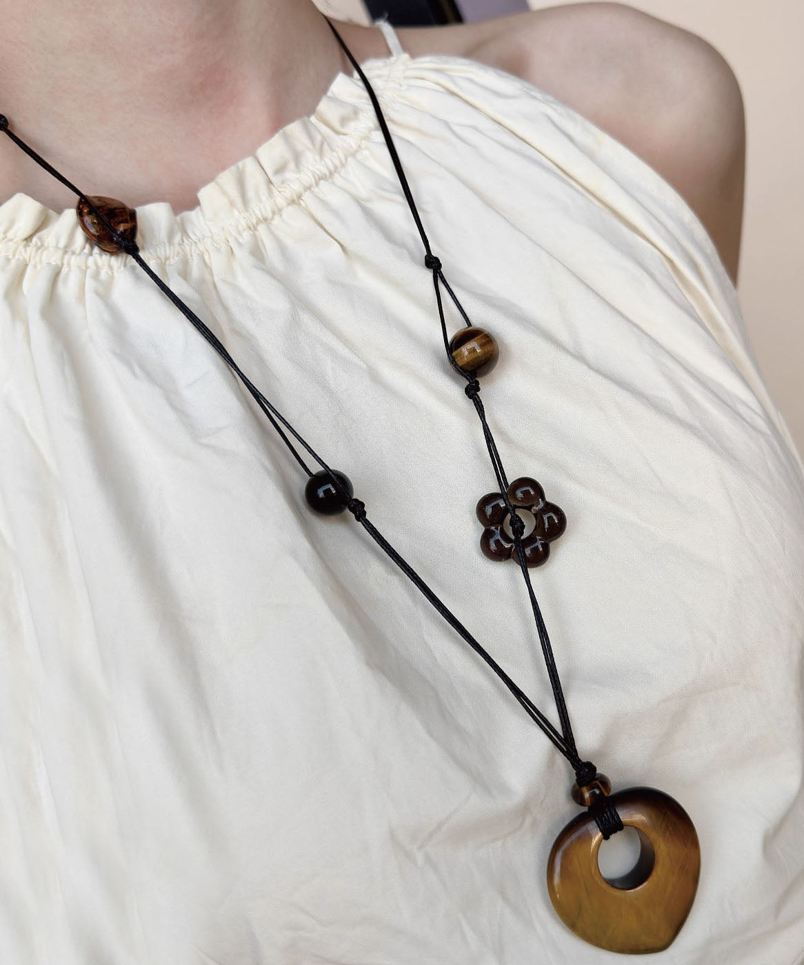 Dames Lange Ketting Met Uitgeholde Edelsteen Hanger 0