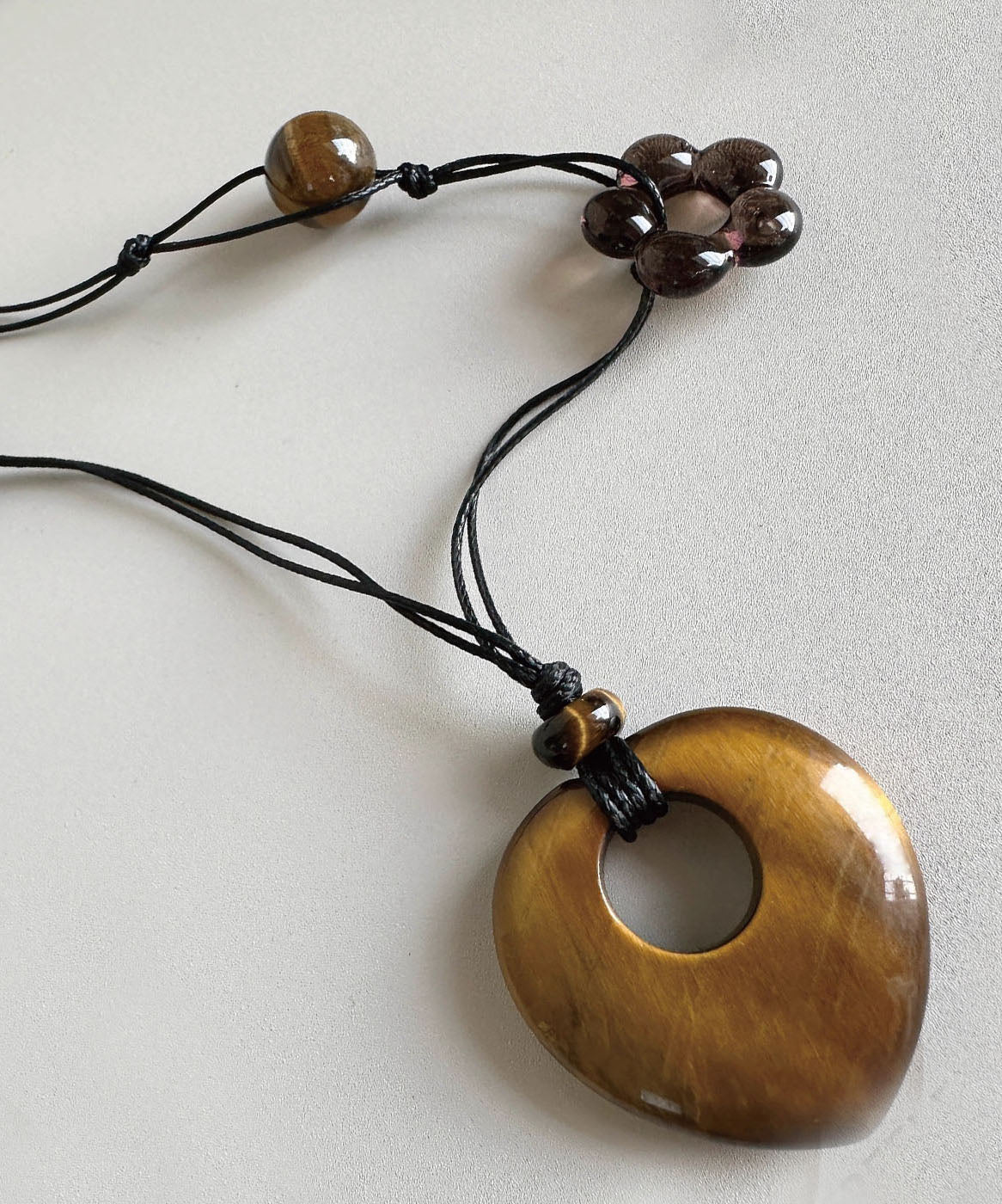 Dames Lange Ketting Met Uitgeholde Edelsteen Hanger 4
