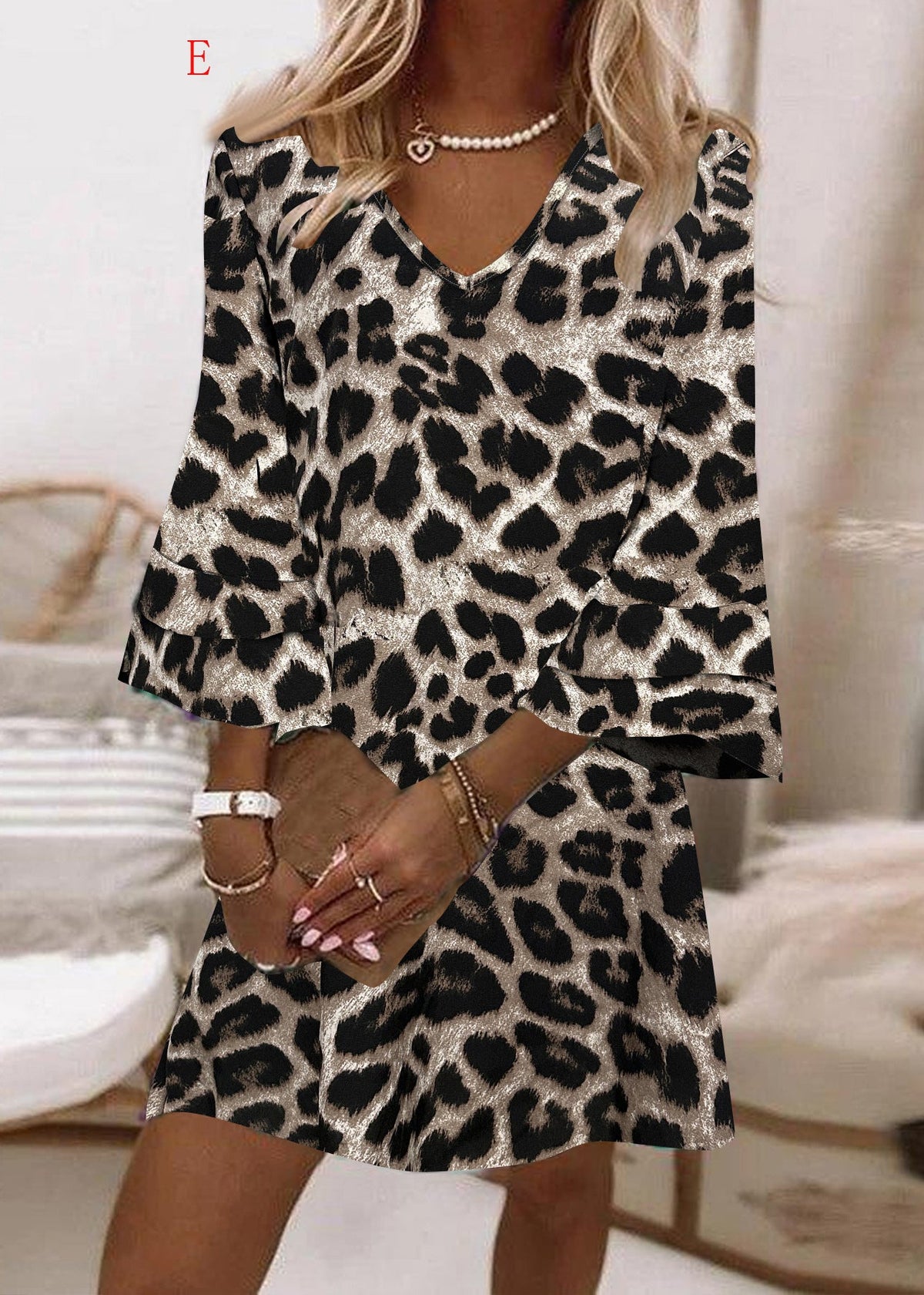 Dames Midi Jurk met V-hals en Print 4