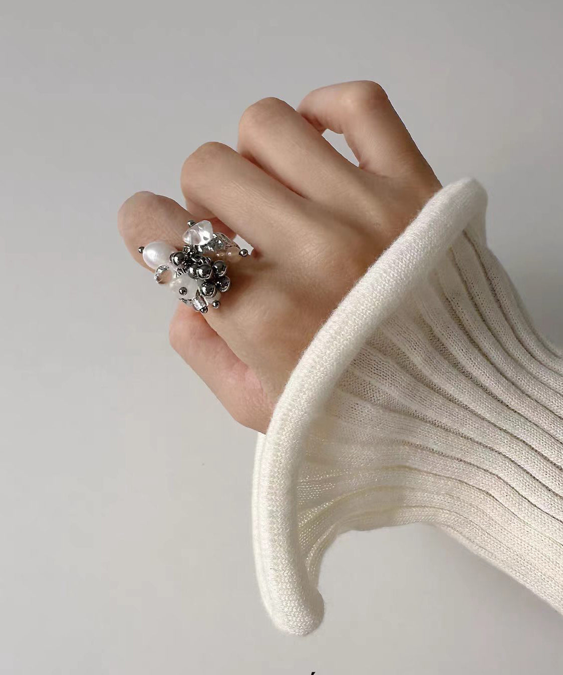 Dames Ring Met Parel En Kwastje Voor Een Speelse Look 1