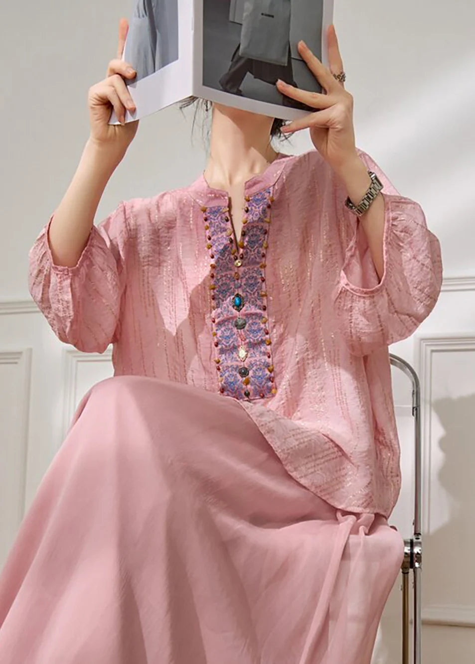 Damesblouse met lantaarnmouwen en decoratieve kralen 4