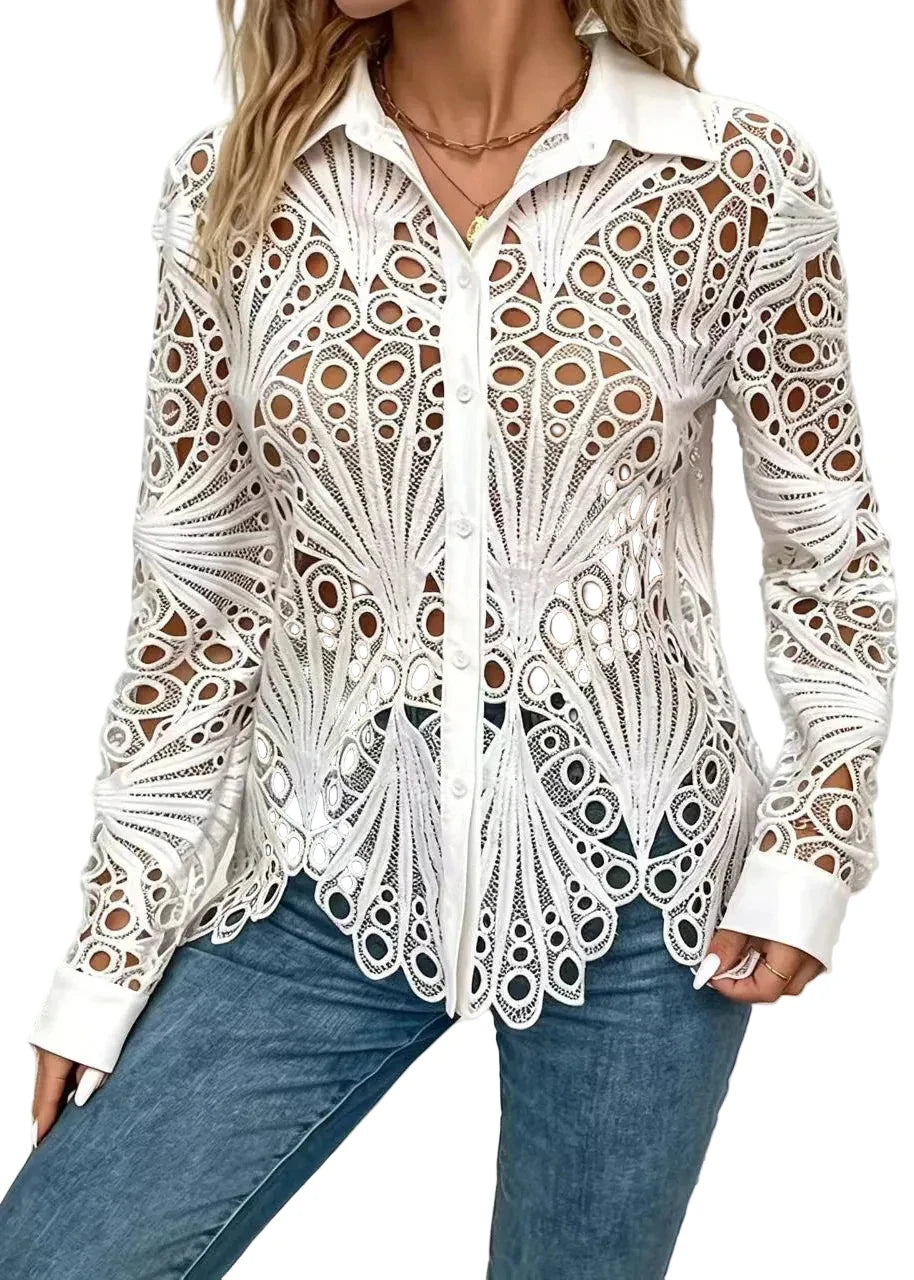 Damesblouse met omgeslagen kraag en opengewerkt kant 1