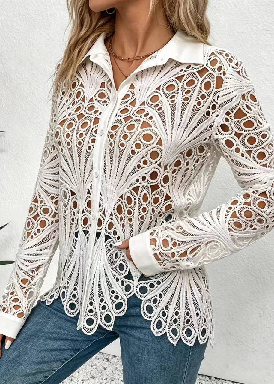 Damesblouse met omgeslagen kraag en opengewerkt kant 2