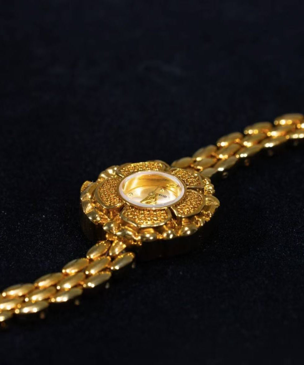 Dameshorloge met metalen ketting en uniek ontwerp 4