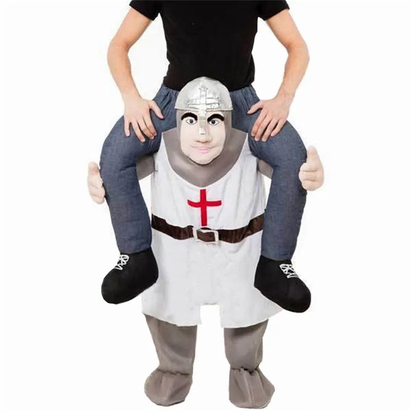 Grappig Halloween Kostuum Op de Schouders van een Vriend 6