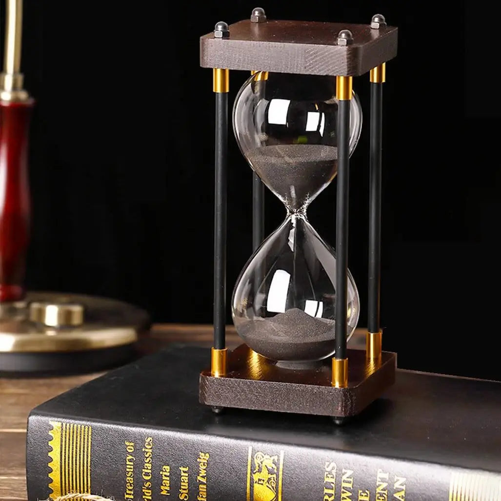 Moderne Zandloper van Hout en Glas met Gouden Accenten 2