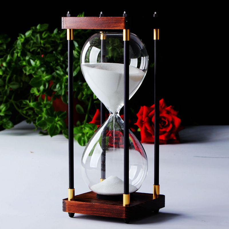 Moderne Zandloper van Hout en Glas met Gouden Accenten 5