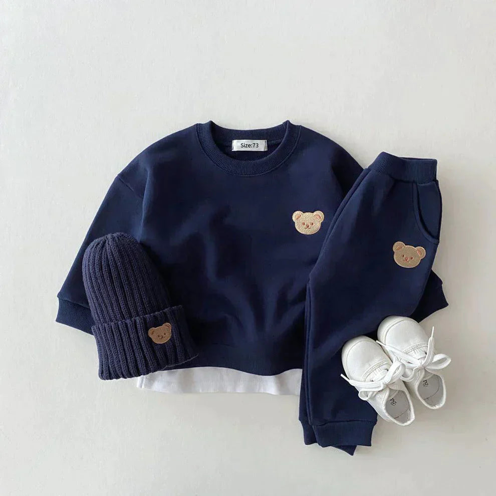 Jordan Baby 23 driedelige kledingset van jersey met hoodie met rits over de hele lengte. BE Jordan Baby 23 driedelige kledingset van jersey met hoodie met rits over de hele lengte. BE