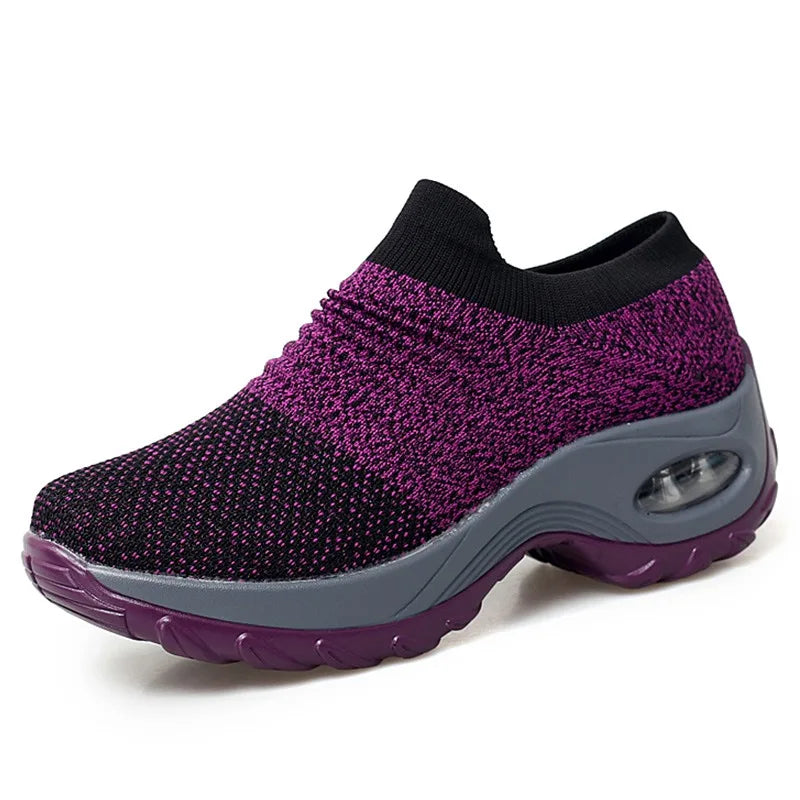 Therapeutische sneakers voor dames met plateauzool in zwart, wit en rood. 7
