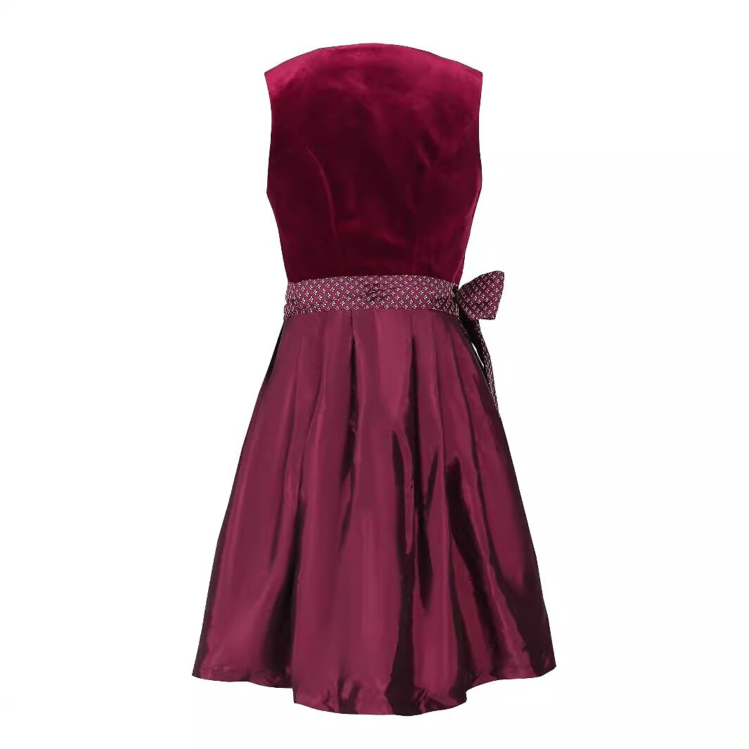 Vrouwen Dirndl Jurk Met Bloemige Borduursels En Schürze Voor Oktoberfest 2