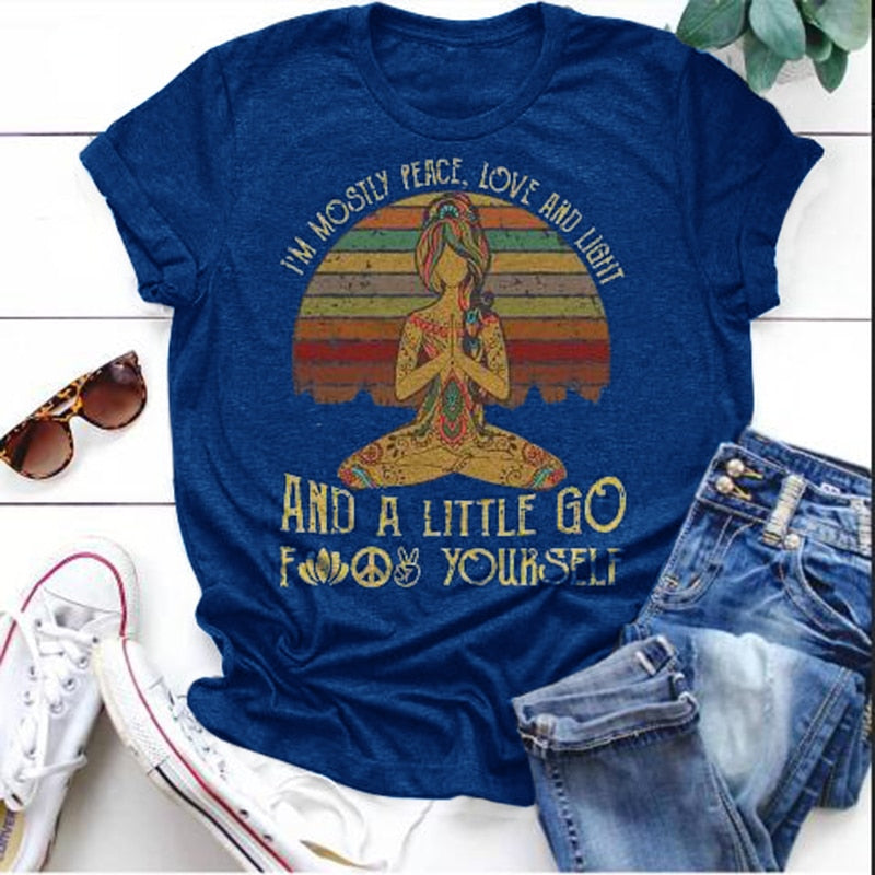Ik ben meestal Vrede, Liefde en Licht en een beetje Go Yoga T-Shirt