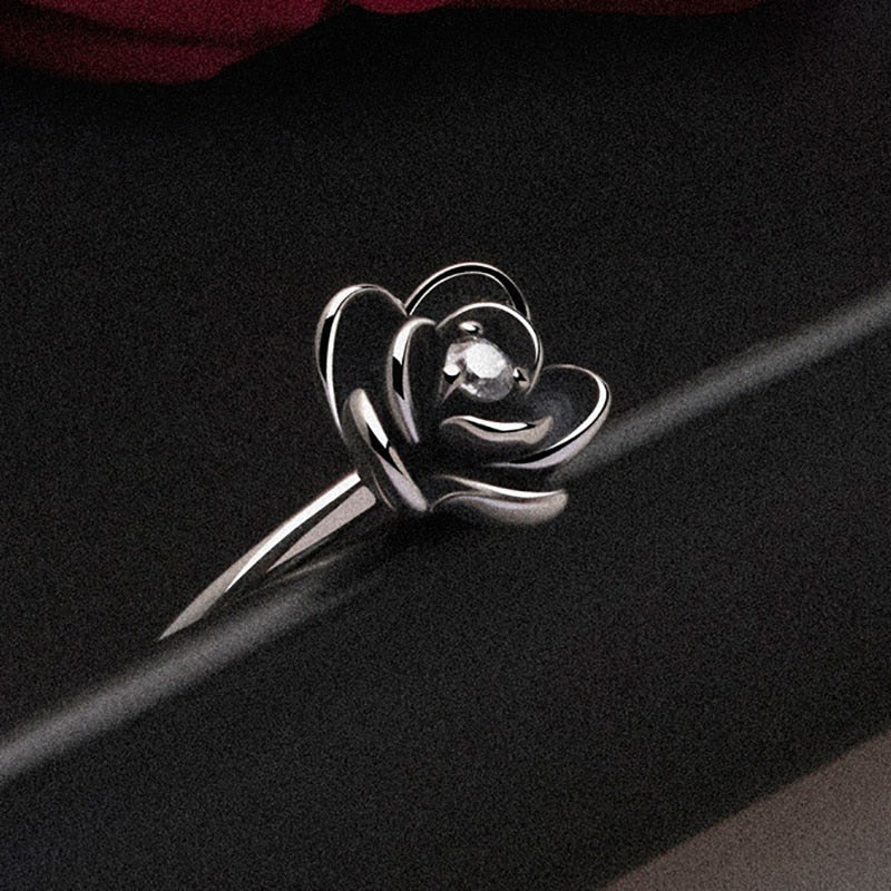 ZWARTE DAHLIABLOEMIGE RING