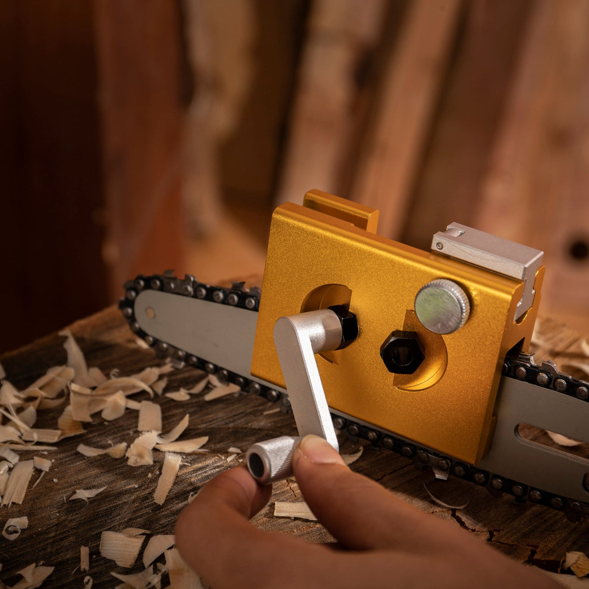 Draagbaar gereedschap voor kettingzaag-slijper