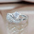Engel's Omhelzing Ring