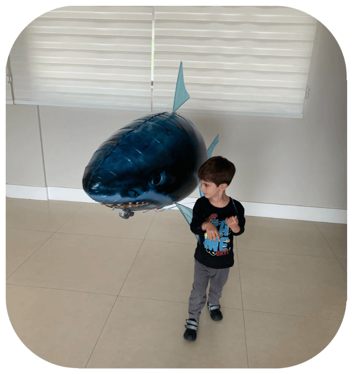 Vliegende haai met afstandsbediening